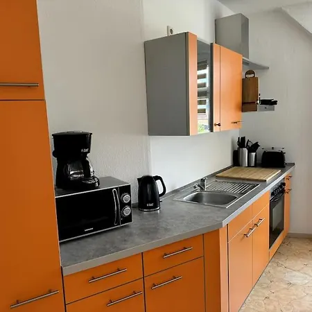 Nahe Bahnhof Und Dem Goitzschesee